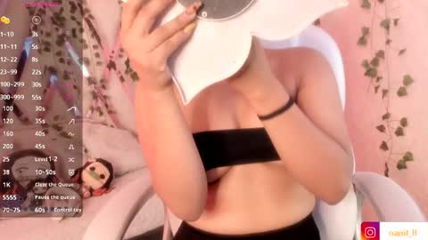 Snapshot of nanit_l chatting on 6, 10, 2025 anna online show from 6, 10, 2025