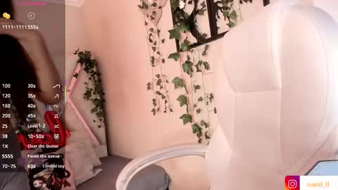 Snapshot of nanit_l chatting on 10, 11, 2025 anna online show from 10, 11, 2025