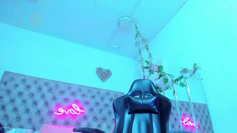 Naomi online show from 12, 1, 2026