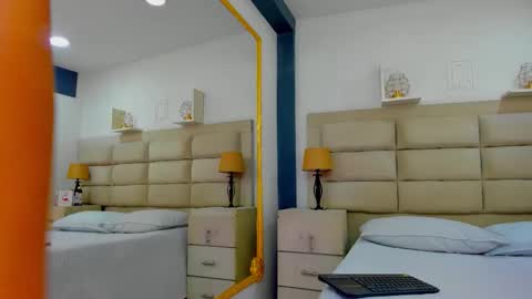 Naomi Frost online show from 11, 11, 2025