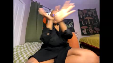 Naomigiirl6 online show from 2, 1, 2025