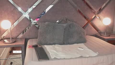 Naomi-Gray  online show from 28, 7, 2026