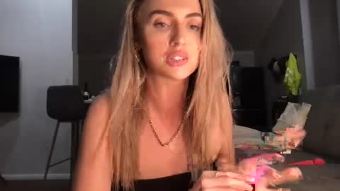 naomirhoades online show from 27, 2, 2025