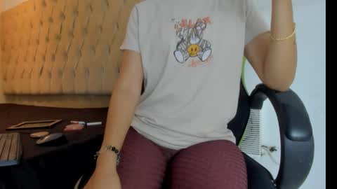 naomis_35 online show from 10, 2, 2026