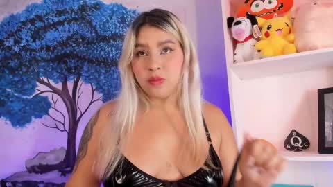 Snapshot of naomisanz_ chatting on 25, 4, 2026 Laura online show from 25, 4, 2026
