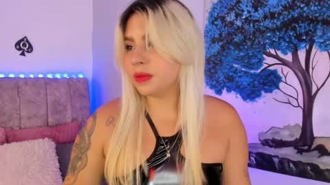 Snapshot of naomisanz_ chatting on 30, 4, 2026 Laura online show from 30, 4, 2026