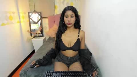 Snapshot of naomy__smith__ chatting on 29, 1, 2025 N A O M Y online show from 29, 1, 2025