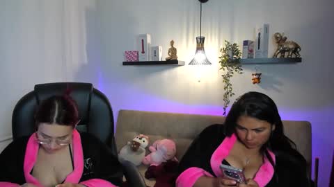 Snapshot of naomy_hot04 chatting on 13, 5, 2026 naomy online show from 13, 5, 2026