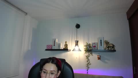 Snapshot of naomy_hot04 chatting on 27, 5, 2026 naomy online show from 27, 5, 2026