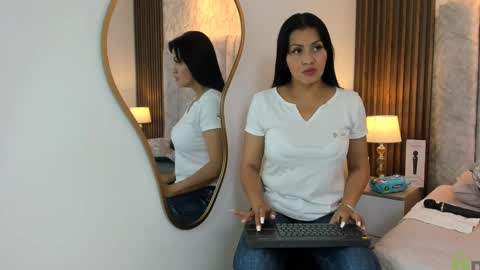 Snapshot of naomy_smithx chatting on 5, 3, 2025 Naomy Smith online show from 5, 3, 2025