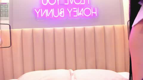 Naomy  online show from 15, 10, 2025