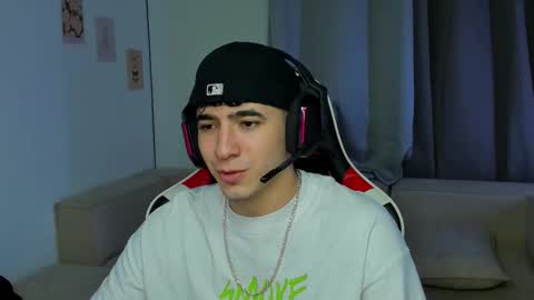 Snapshot of naranjo_seb chatting on 9, 9, 2025 sebastian online show from 9, 9, 2025