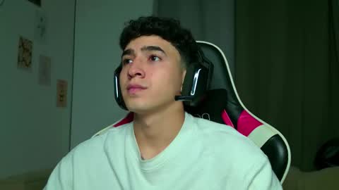 Snapshot of naranjo_seb chatting on 1, 10, 2025 sebastian online show from 1, 10, 2025