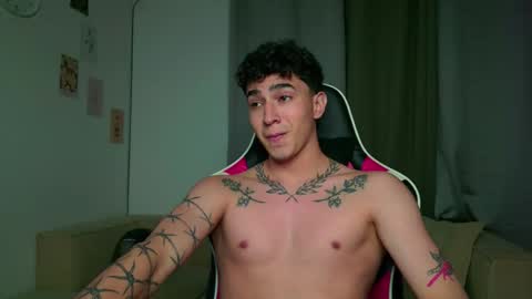 Snapshot of naranjo_seb chatting on 4, 10, 2025 sebastian online show from 4, 10, 2025