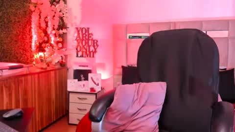 Natacha black online show from 25, 2, 2025