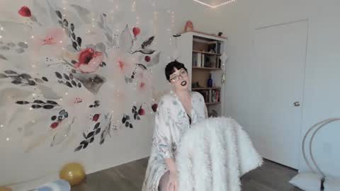 Natasha Luxxx online show from 10, 12, 2024