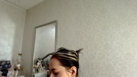 Snapshot of natalia_peach chatting on 6, 1, 2025 Wild influence online show from 6, 1, 2025