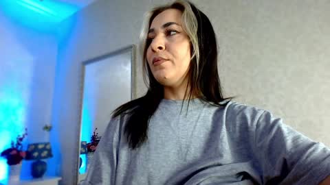 Snapshot of natalia_peach chatting on 3, 2, 2025 Wild influence online show from 3, 2, 2025