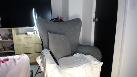 Snapshot of natalie_fox23 chatting on 4, 12, 2024 Natalia online show from 4, 12, 2024