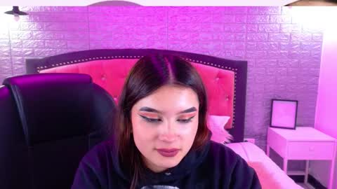 natalie  online show from 25, 9, 2025