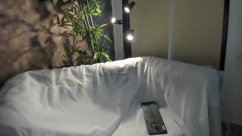 Naty online show from 10, 11, 2025