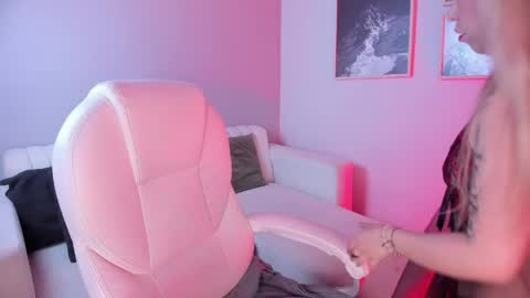 Natasha  Bennett online show from 28, 5, 2026