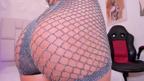 Natasha Smith online show from 5, 3, 2025