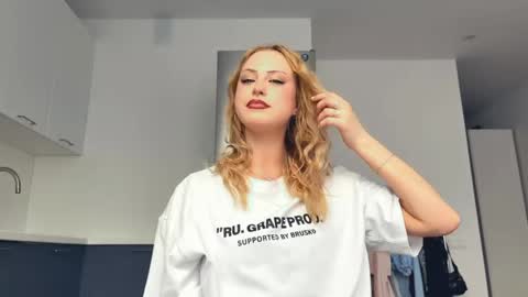 Mia online show from 4, 5, 2026