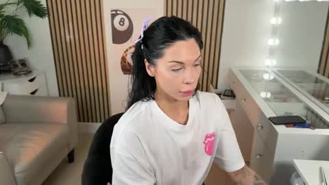 NATTY FIERROS online show from 6, 11, 2025