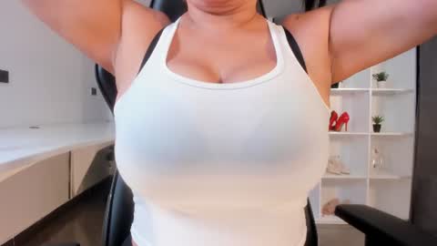 Snapshot of natural_bigboobs chatting on 18, 7, 2026 Jazmin Bigboobs online show from 18, 7, 2026