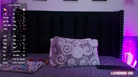 Gwen  online show from 2, 12, 2024