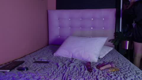 Gwen  online show from 6, 12, 2024