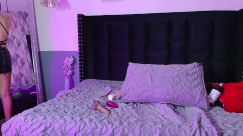 Gwen  online show from 2, 1, 2025