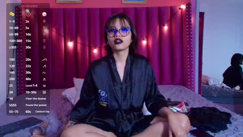 Gwen  online show from 31, 1, 2025