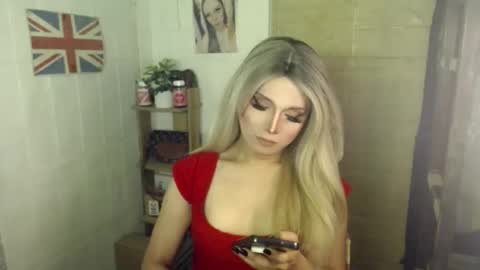 Snapshot of naughty_kim20 chatting on 20, 10, 2025 alexa online show from 20, 10, 2025