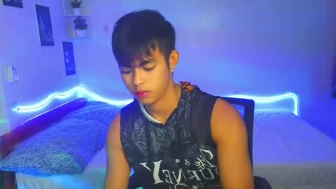 Snapshot of naughtyboylouie chatting on 25, 9, 2025 Loue online show from 25, 9, 2025