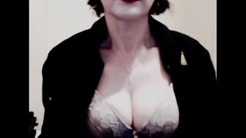 Snapshot of naughtyjenniferxx chatting on 22, 5, 2026 Jenny online show from 22, 5, 2026