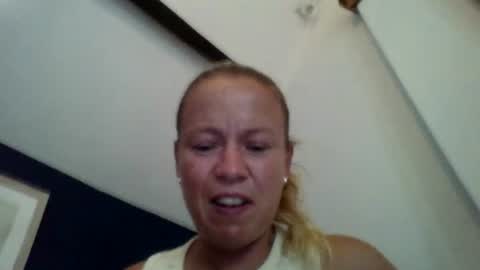 naughtyjennyblondeuk online show from 15, 7, 2026