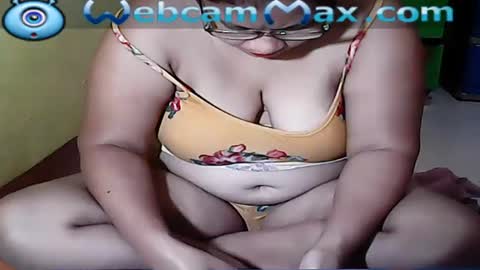 Snapshot of naughtypinay08 chatting on 12, 9, 2025 juls online show from 12, 9, 2025