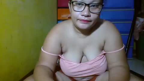 Snapshot of naughtypinay08 chatting on 27, 9, 2025 juls online show from 27, 9, 2025