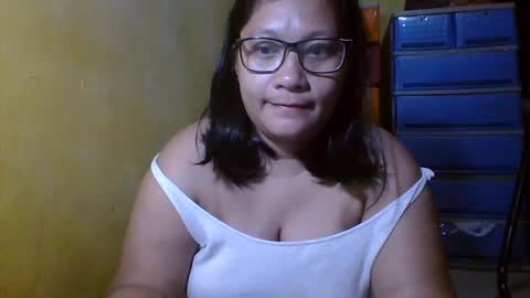 Snapshot of naughtypinay08 chatting on 22, 10, 2025 juls online show from 22, 10, 2025