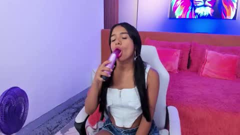 Snapshot of naugthy_skinny chatting on 27, 9, 2025 Angela online show from 27, 9, 2025