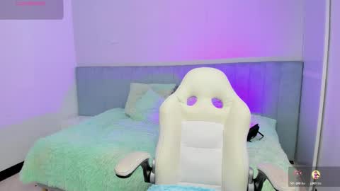 Snapshot of naugthy_skinny chatting on 13, 10, 2025 Angela online show from 13, 10, 2025