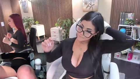 Snapshot of naugthyelli chatting on 15, 9, 2025 online show from 15, 9, 2025