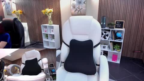 Snapshot of naugthyelli chatting on 14, 10, 2025 online show from 14, 10, 2025