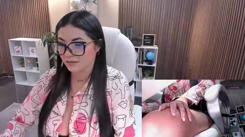 Snapshot of naugthyelli chatting on 21, 10, 2025 online show from 21, 10, 2025