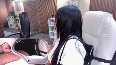 Snapshot of naugthyelli chatting on 8, 11, 2025 online show from 8, 11, 2025