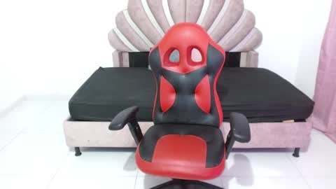 naya_fox1 online show from 23, 12, 2025