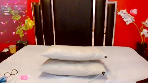 Lady Nayla online show from 1, 2, 2025