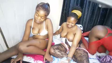 nellyeluxe online show from 19, 12, 2025